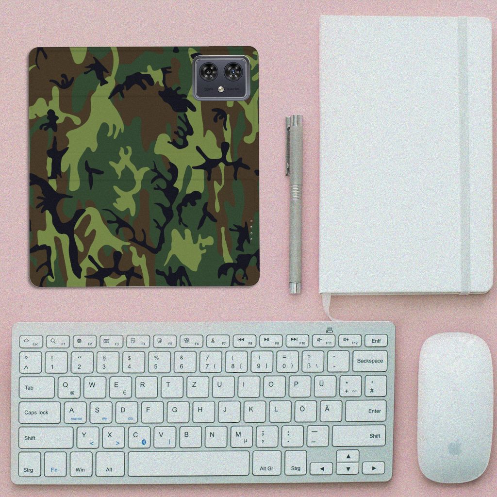 Motorola Moto G54 Hoesje met Magneet Army Dark met camouflage design, perfect als cadeau voor stijl en bescherming.