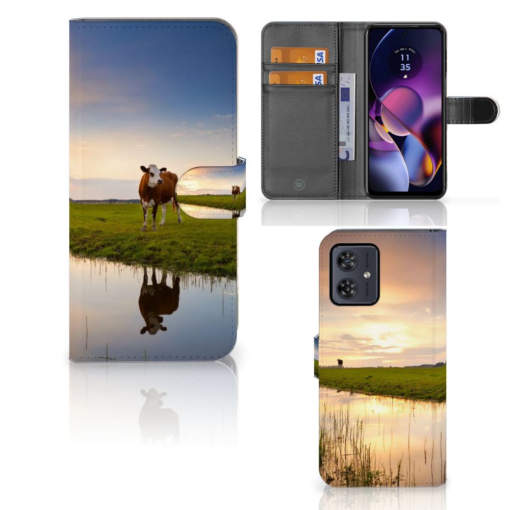 Motorola Moto G54 Telefoonhoesje met Pasjes Koe met idyllisch koeien ontwerp en ruimte voor 3 pasjes 🐄