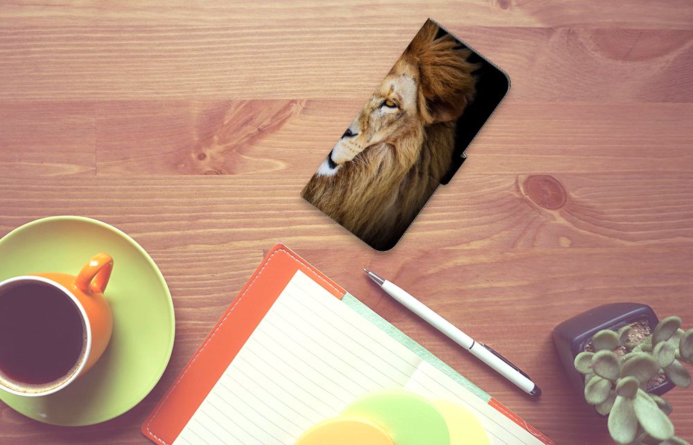 Motorola Moto G54 Telefoonhoesje met Pasjes Leeuw design leeuw aanzicht