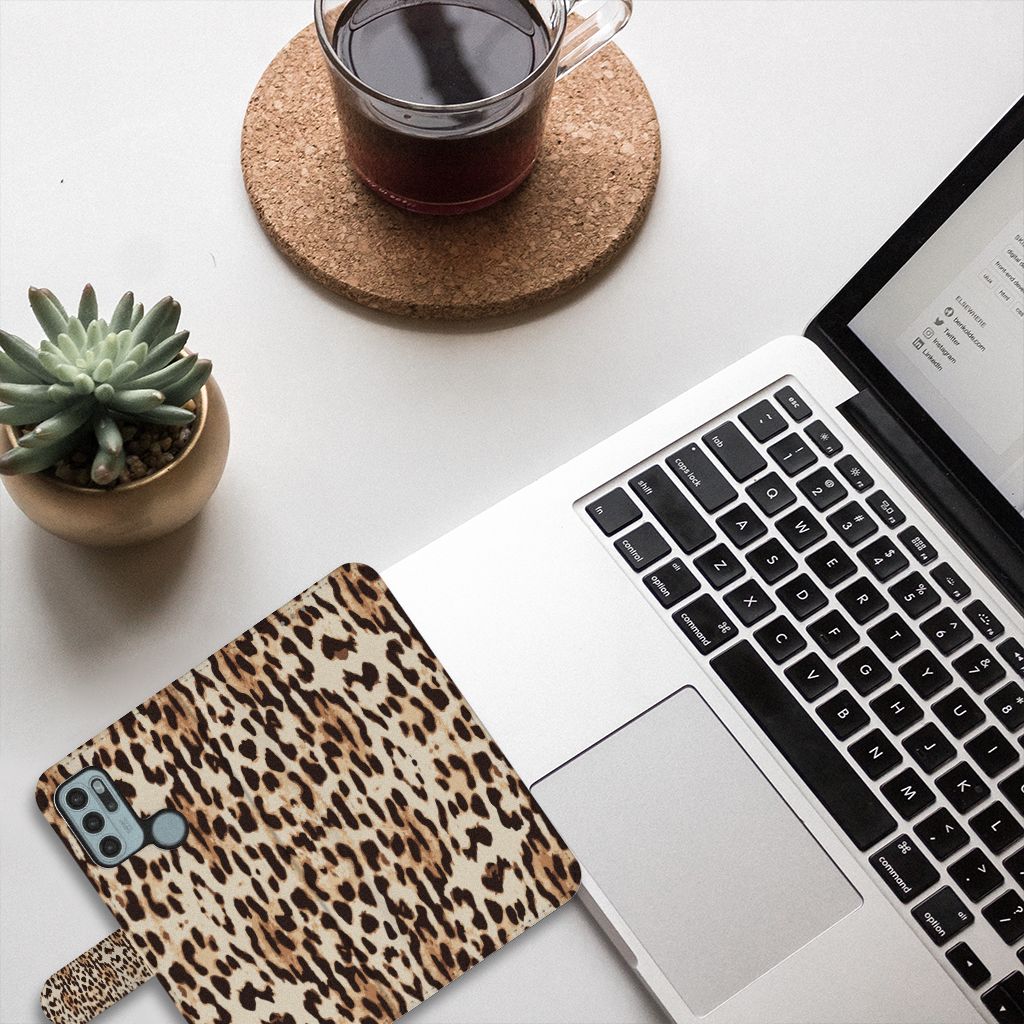 Motorola Moto G60s Telefoonhoesje met Pasjes Leopard design panterprint aanzicht