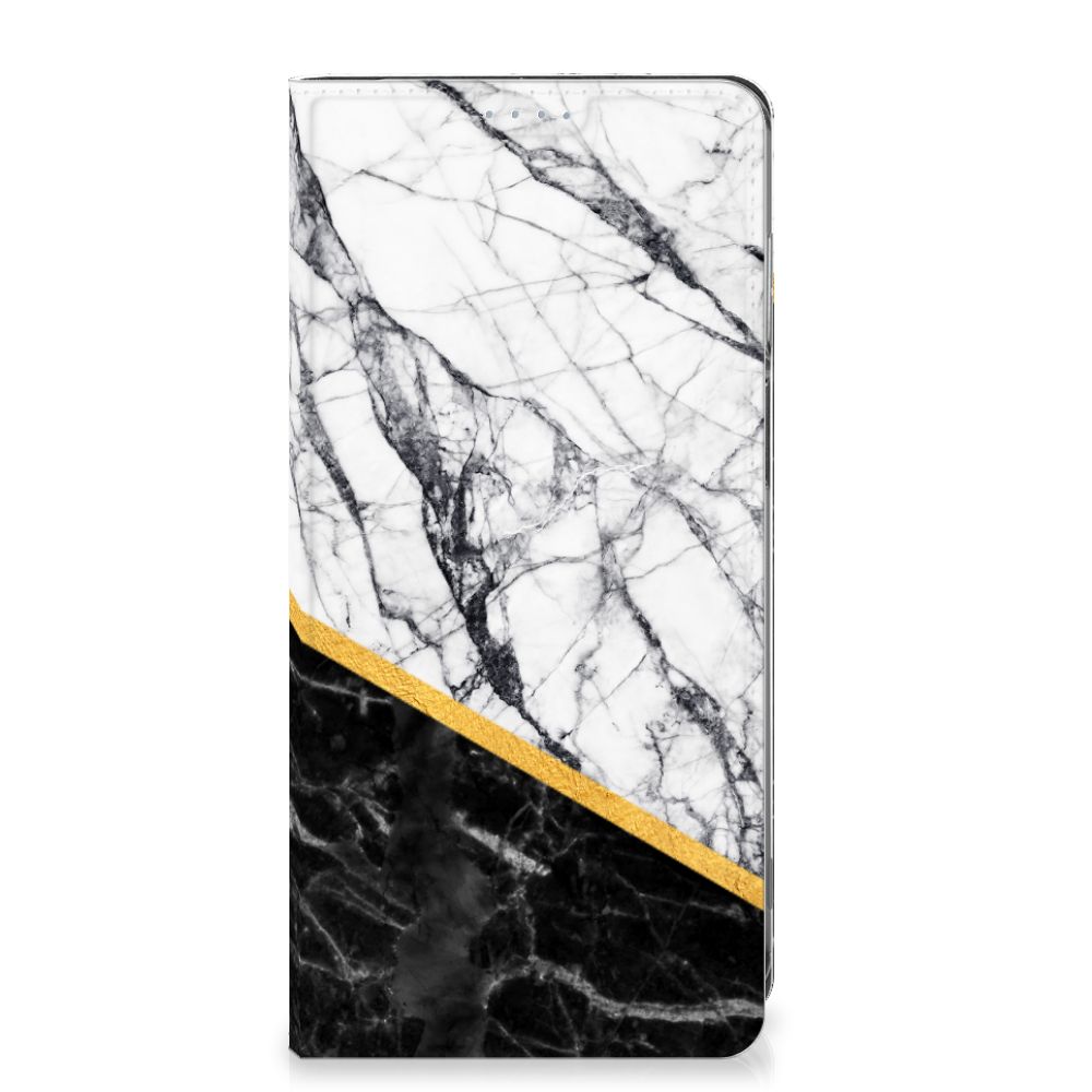 Motorola Moto G62 5G Standcase Marmer Wit Zwart - Origineel Cadeau Man met elegant marmerdesign en goudaccent.