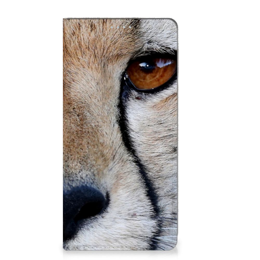 Motorola Moto G72 Hoesje maken Cheetah close-up van een cheetah met opvallende ogen en vachtdetails.