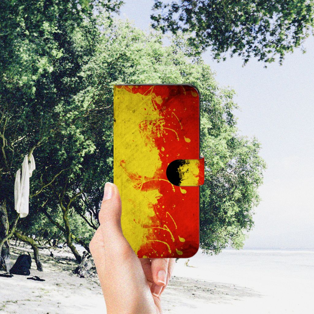 Motorola Moto G73 Bookstyle Case België design geel rood aanzicht