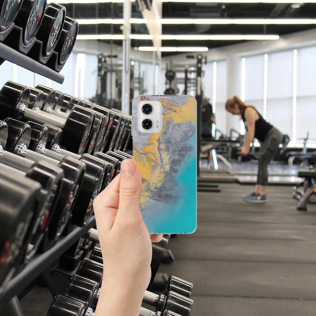 Motorola Moto G73 TPU Siliconen Hoesje Marble Blue Gold hand in sportschool gewichten
