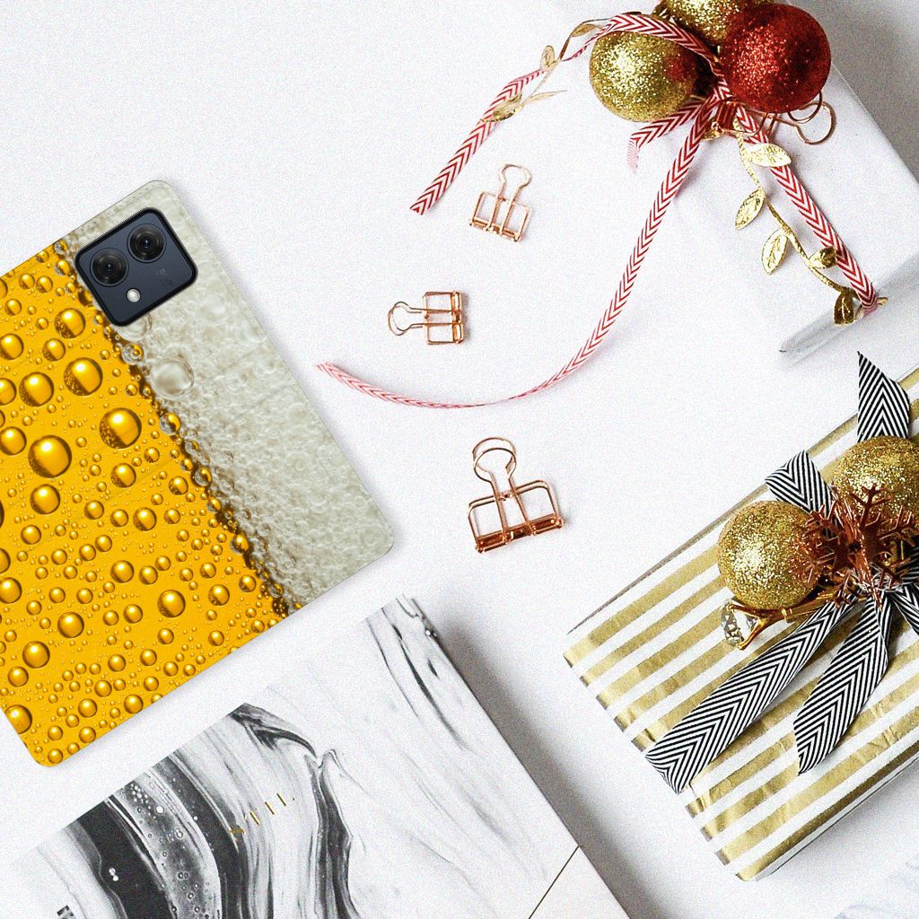 Motorola Moto G84 Flip Style Cover Bier bierprint uit gezicht