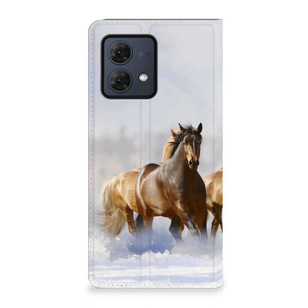 Motorola Moto G84 Hoesje maken Paarden met een prachtig ontwerp van galloperende paarden.