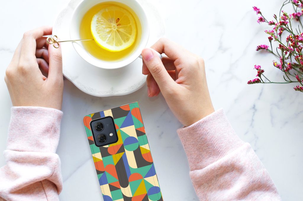 Motorola Moto G84 Hoesje met Magneet Funky Retro design kleurrijk aanzicht