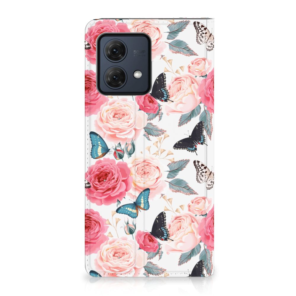 Motorola Moto G84 Smart Cover Butterfly Roses voorkant design bloemen