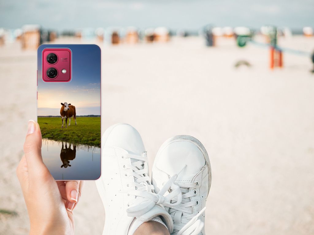 Motorola Moto G84 TPU Hoesje Koe koe ondergang zon strand uitzicht