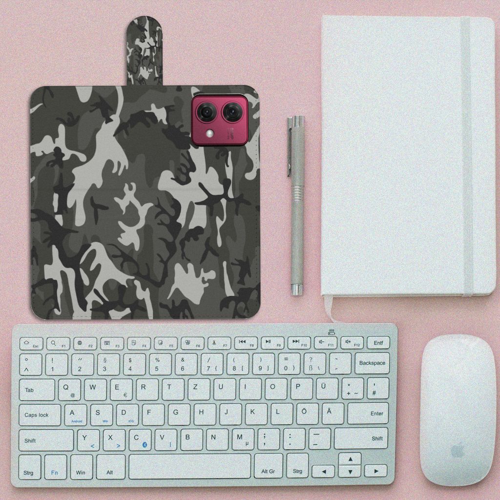 Motorola Moto G84 Telefoon Hoesje Army Light camouflage design bovenaanzicht