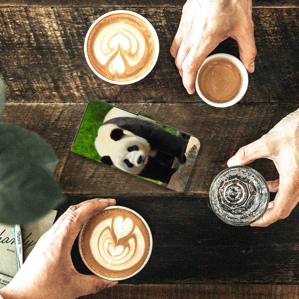 Motorola Moto G84 Telefoonhoesje met Pasjes Panda telefoonhoesje panda aanzicht