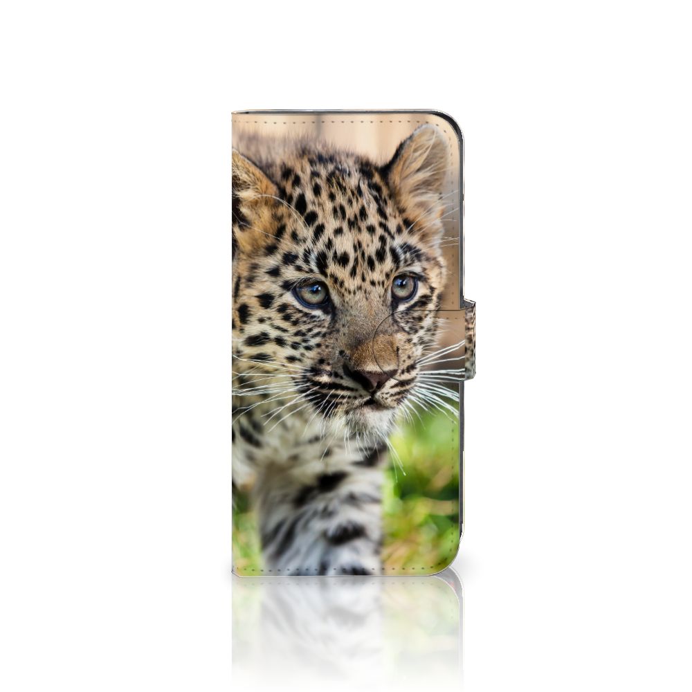 Motorola Moto G85 Telefoonhoesje met Pasjes Baby Luipaard telefoonhoesje ontwerp welpje aanzicht