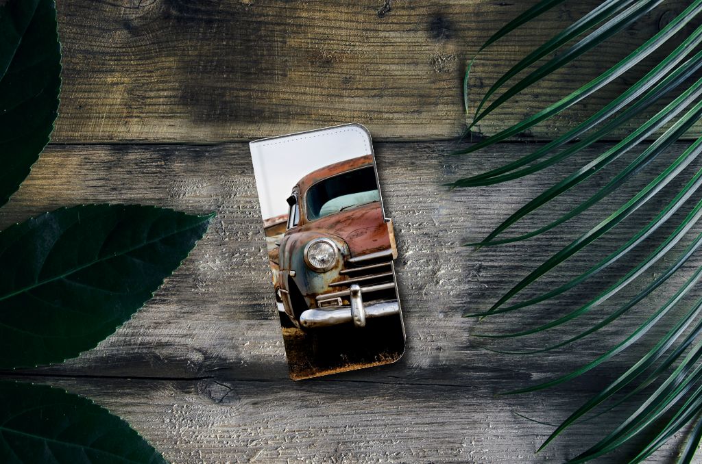 Nokia C12 Telefoonhoesje met foto Vintage Auto op houten achtergrond met bladeren 🌿