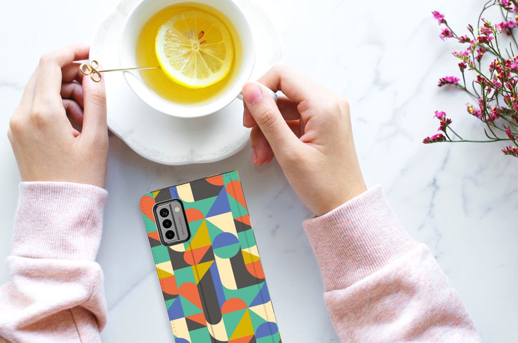 Nokia G22 Hoesje met Magneet Funky Retro design kleurrijk aanzicht
