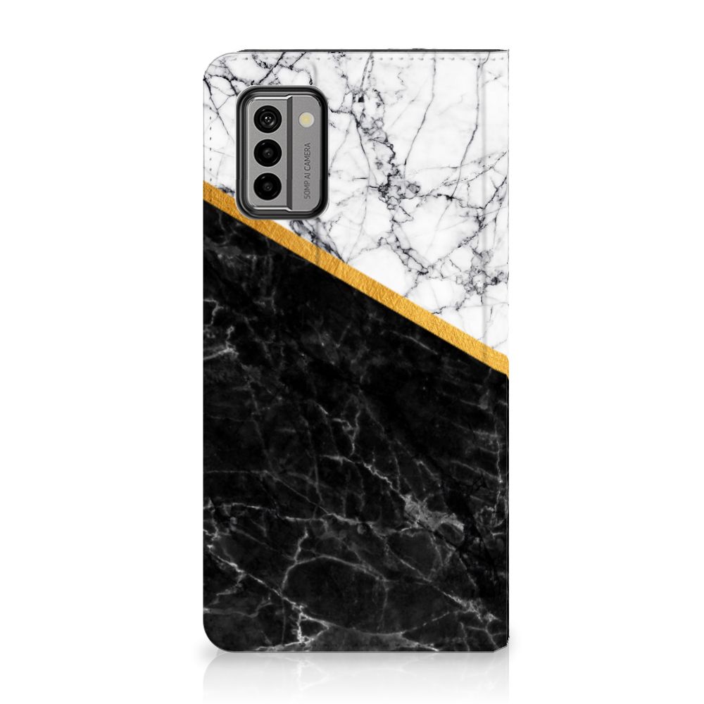 Nokia G22 Standcase Marmer Wit Zwart - Origineel Cadeau Man met elegant zwart-wit marmer design en stijlvolle gouden rand.