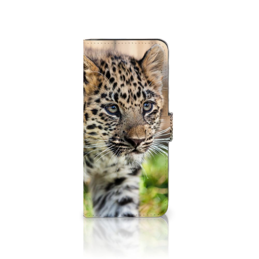 Nokia G42 Telefoonhoesje met Pasjes Baby Luipaard welpje voorkant