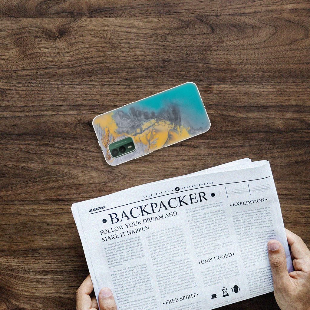 Nokia XR21 TPU Siliconen Hoesje Marble Blue Gold achterkant met krant op tafel