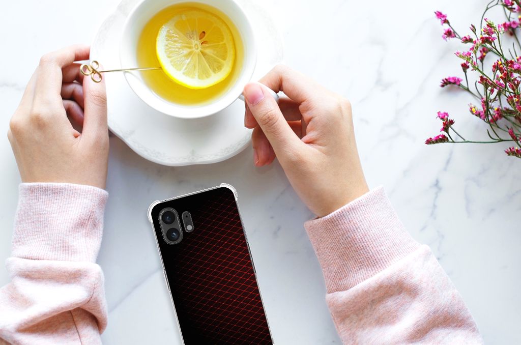 Nothing Phone (2) Doorzichtige Silicone Hoesje Geruit Rood hand met smartphone kopje thee