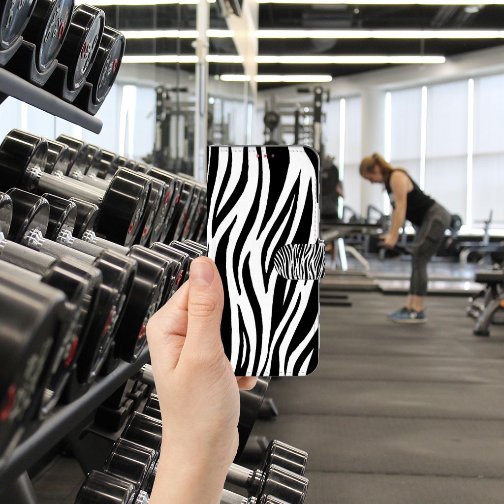 OPPO A54 5G A74 5G A93 5G Telefoonhoesje met Pasjes Zebra zebraprint in gym omgeving