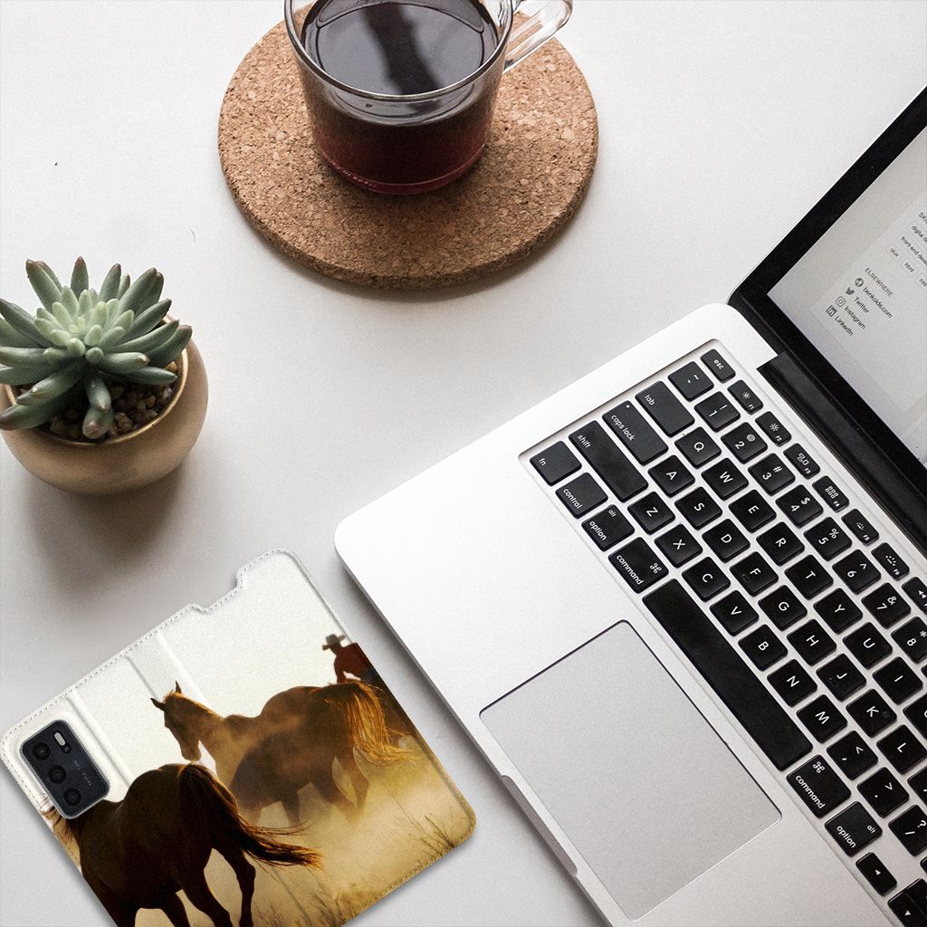OPPO A54s | A16 | A16s Hoesje maken Design Cowboy met paardenprint op een bureau met laptop en koffie.