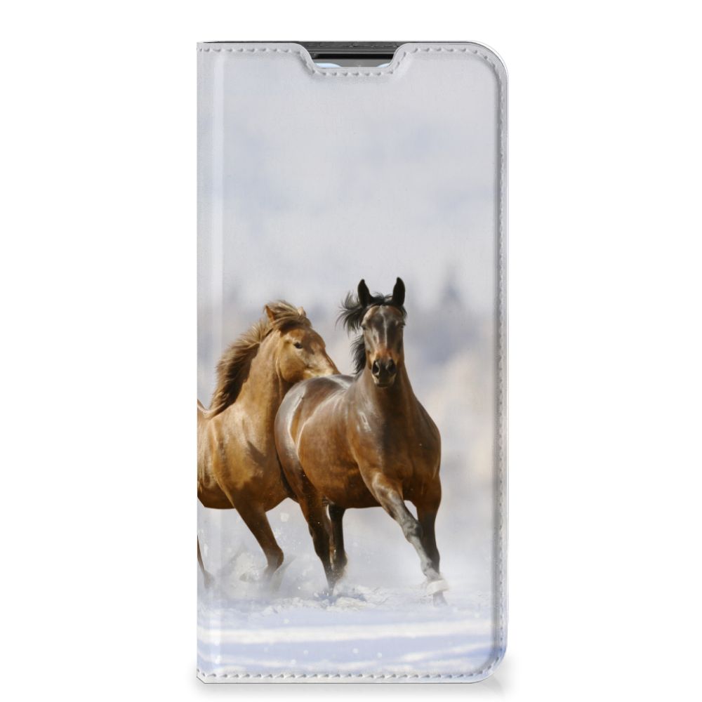 OPPO A54s | A16 | A16s Hoesje maken Paarden met afbeelding van rennende paarden in sneeuw.