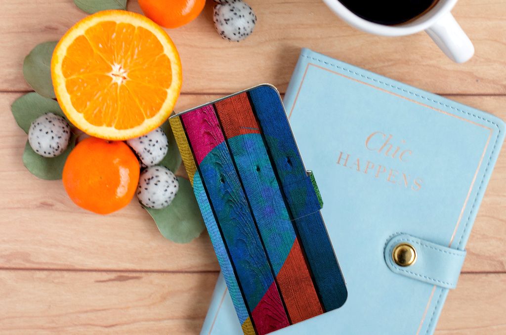 OPPO A58 4G Book Style Case Wood Heart - Cadeau voor je Vriend met kleurrijke houten look, naast citroen en notitieboek.