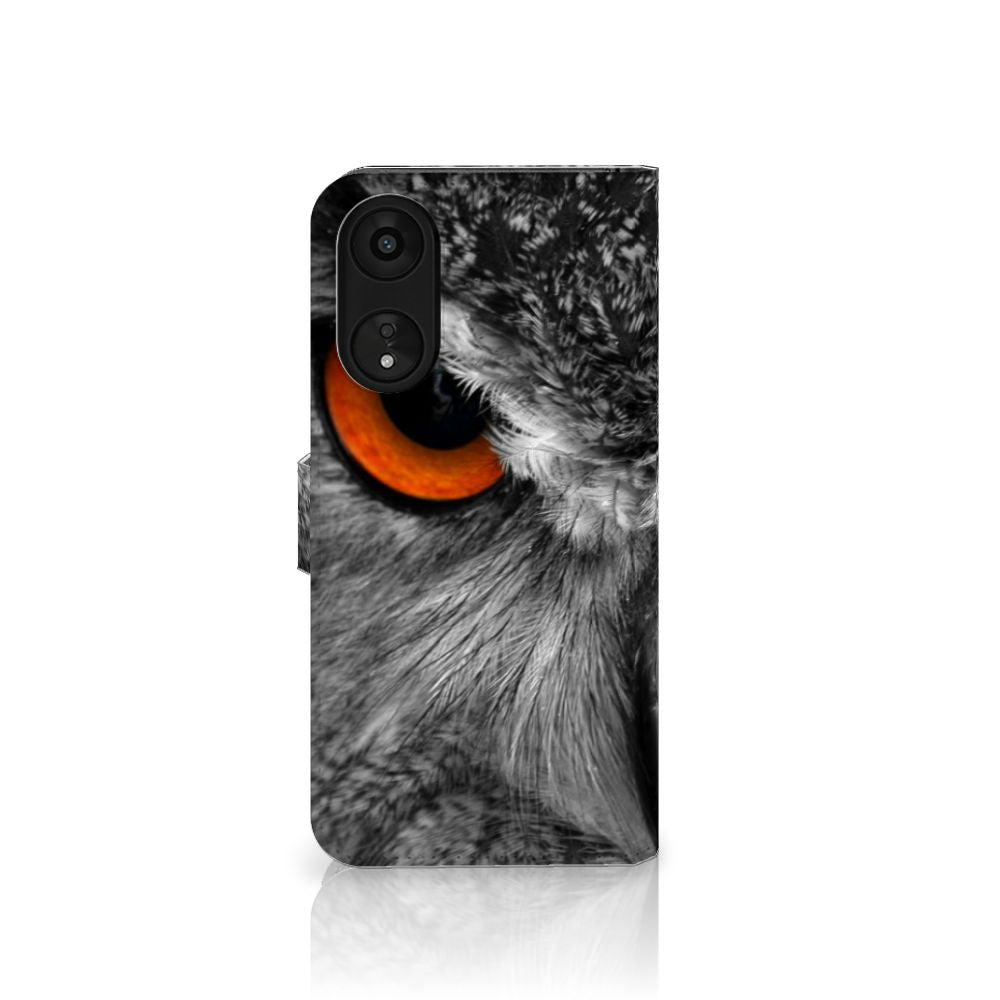 OPPO A78 5G | A58 5G Telefoonhoesje met Pasjes Uil detailweergave van uil met oranje oog.