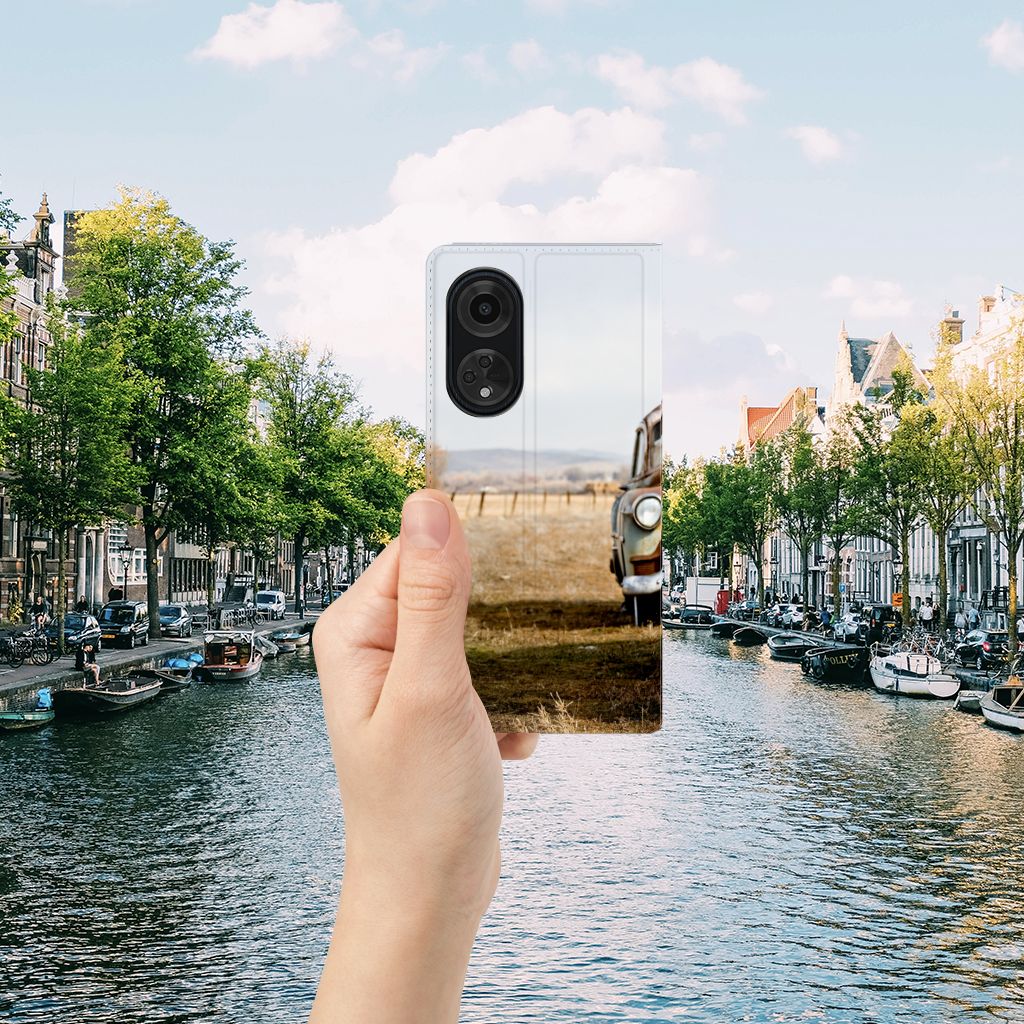 OPPO A98 5G Stand Case Vintage Auto met vintage auto-print aan een Amsterdams kanaal 🌳.