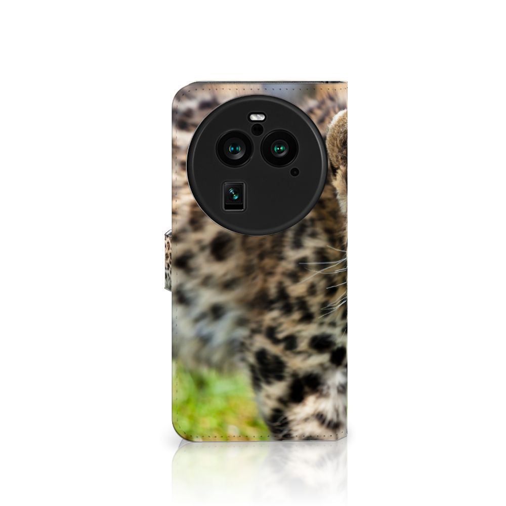 OPPO Find X6 Pro Telefoonhoesje met Pasjes Baby Luipaard design baby luipaard aanzicht
