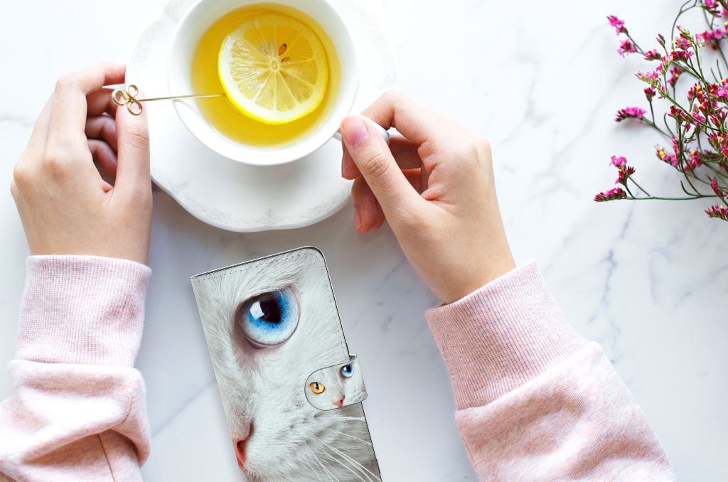 OPPO Find X6 Pro Telefoonhoesje met Pasjes Witte Kat telefoonhoesje design witte kat aanzicht