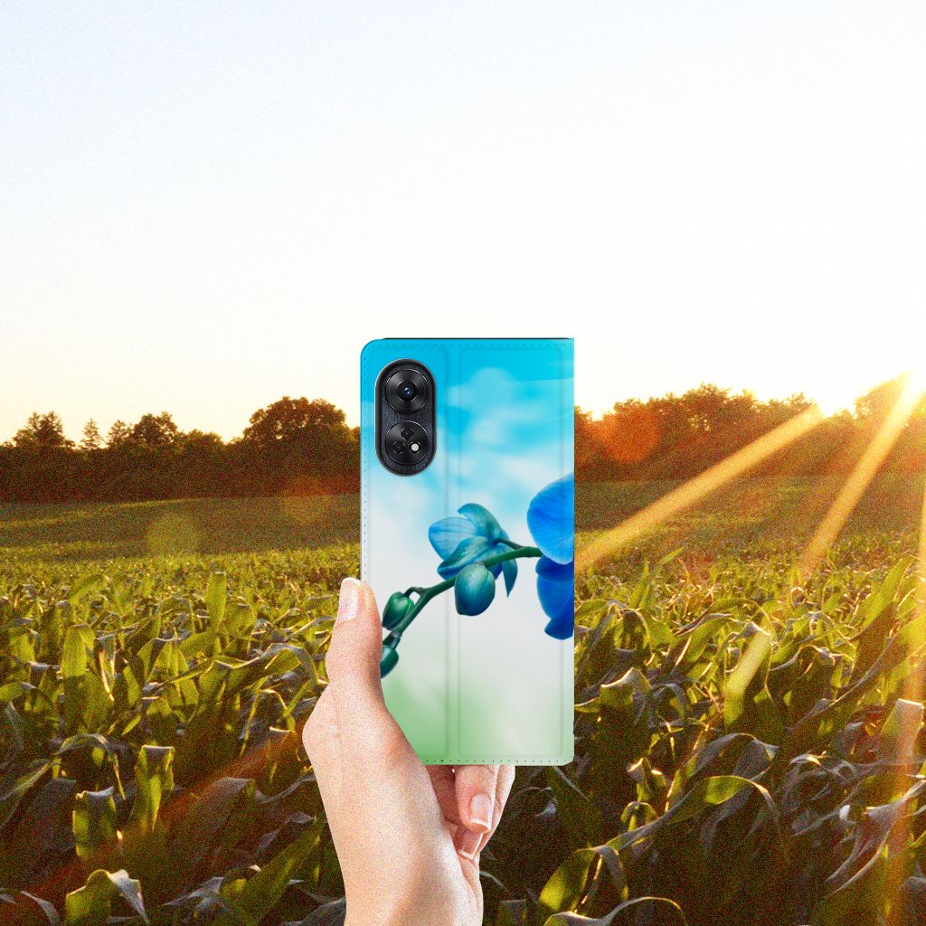 OPPO Reno8 T 4G Smart Cover Orchidee Blauw - Cadeau voor je Moeder met mooie orchidee in natuurlijke omgeving 🌸
