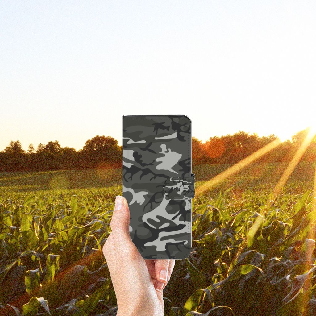 OPPO Reno8 T 4G Telefoon Hoesje Army Light met camouflage print voor bescherming en een stoere uitstraling.