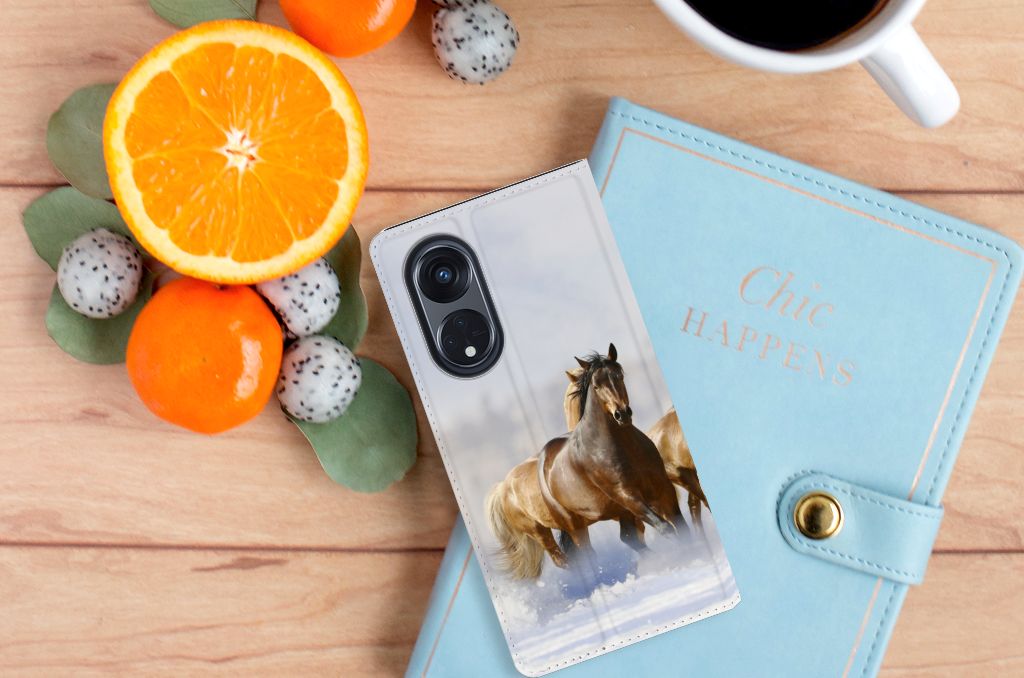 OPPO Reno8 T 5G Hoesje maken Paarden met paardenprint op houten tafel met fruit en notitieboekje.