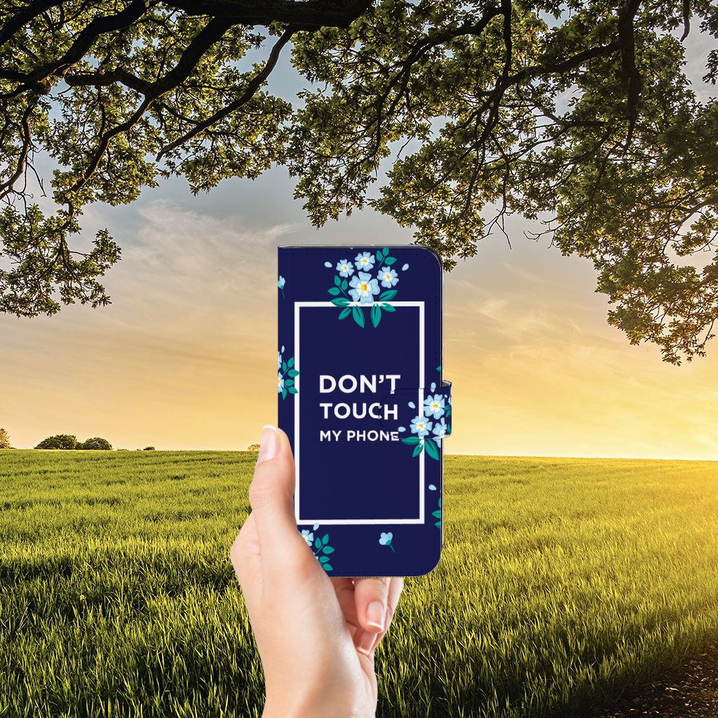 OPPO Reno8 T 5G Portemonnee Hoesje Flowers Blue DTMP met de tekst 'DON'T TOUCH MY PHONE' en een bloemenontwerp.