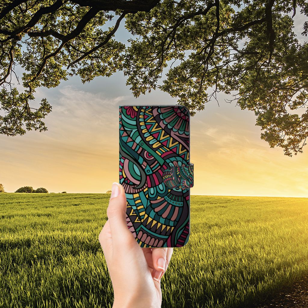 Hand holding OPPO Reno8 T 5G Telefoon Hoesje Aztec against a sunset backdrop, showcasing its unique design.