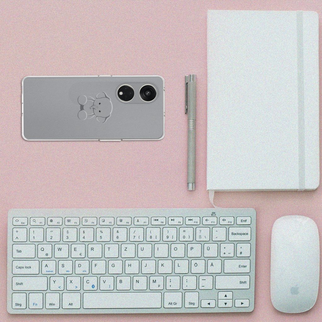OPPO Reno8 T 5G Telefoonhoesje met Naam Grijs Baby Olifant op een bureau met notebook en toetsenbord.