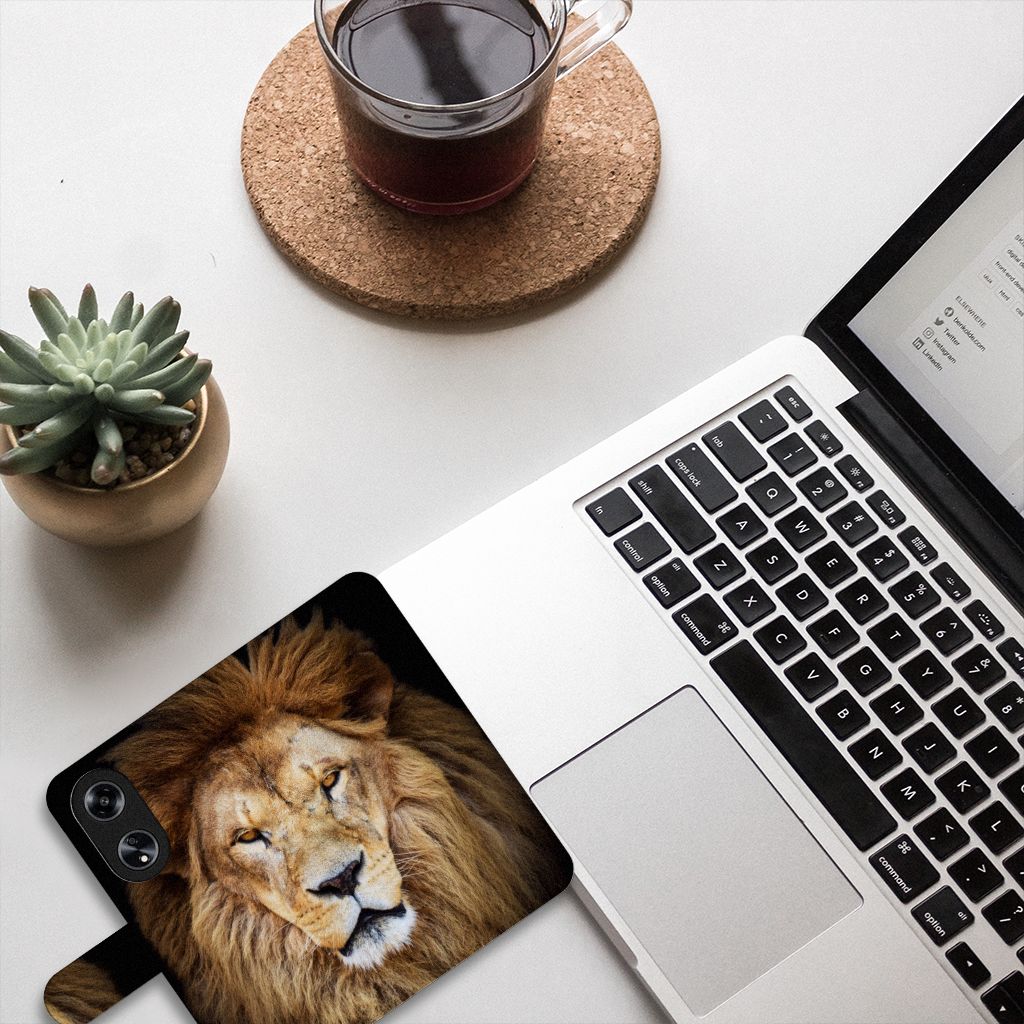 OPPO Reno8 T 5G Telefoonhoesje met Pasjes Leeuw leeuw voorkant bureau laptop