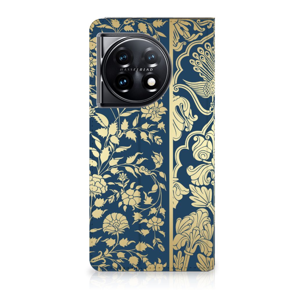 OnePlus 11 Smart Cover Beige Flowers hoesje design met bloemen donkerblauwe achtergrond