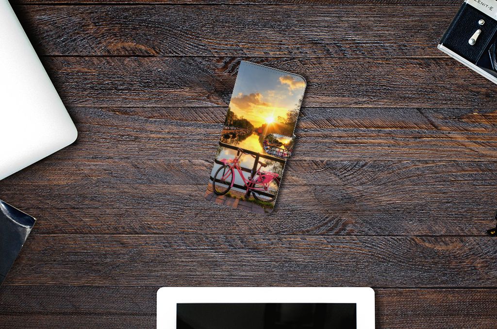 OnePlus 12 Flip Cover Amsterdamse Grachten telefoonhoesje fiets zonsondergang