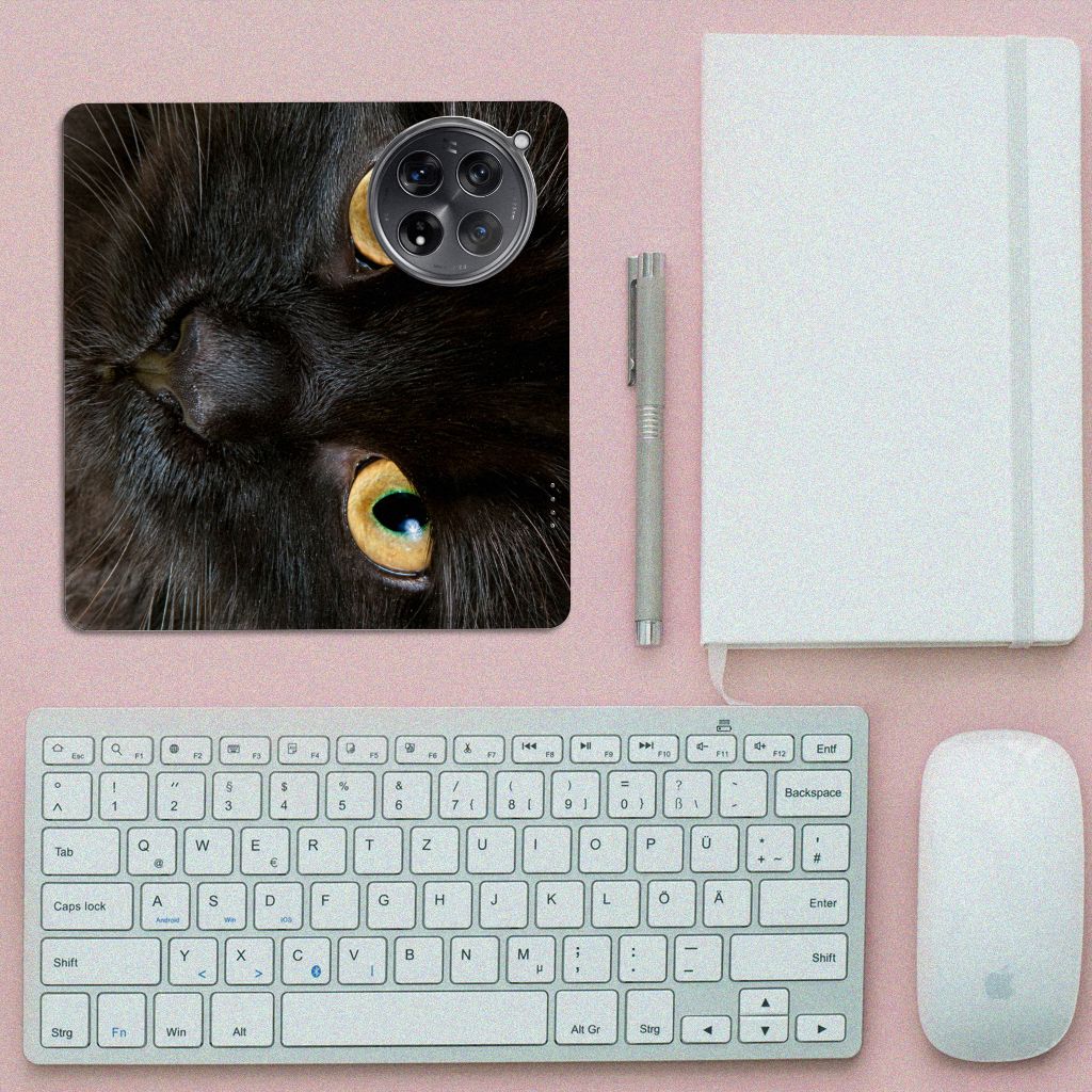 OnePlus 12 Hoesje maken Zwarte Kat design katten close-up desk