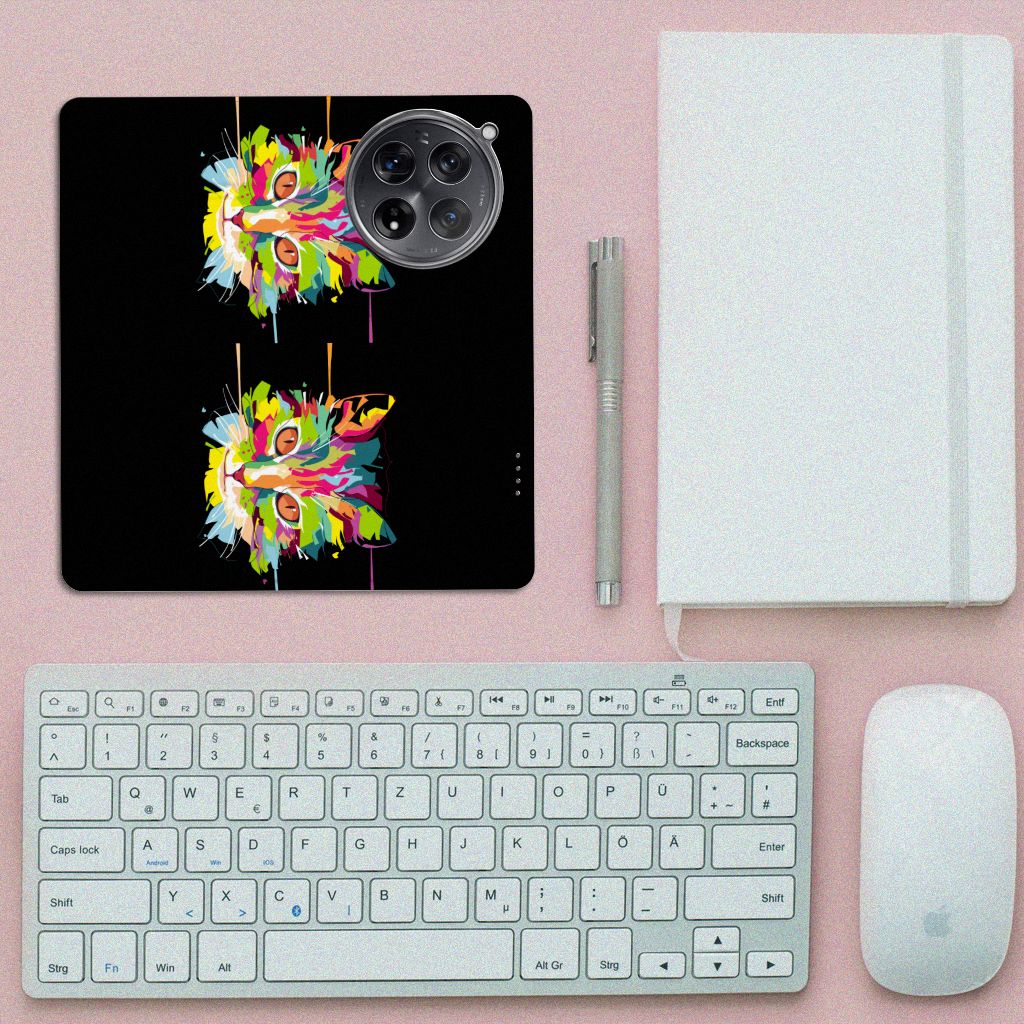 OnePlus 12 Magnet Case Cat Color met levendig design op bureau, perfect als cadeau voor kattenliefhebbers! 🐱