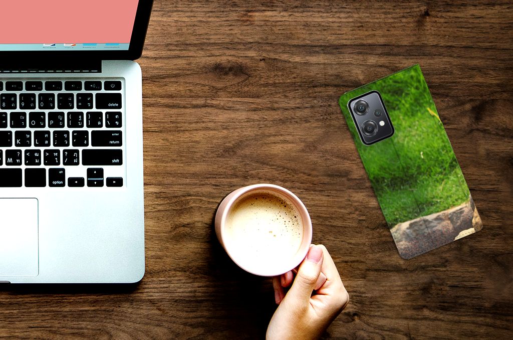 OnePlus Nord CE 2 Lite 5G Hoesje maken Panda op een bureau met laptop en koffie.