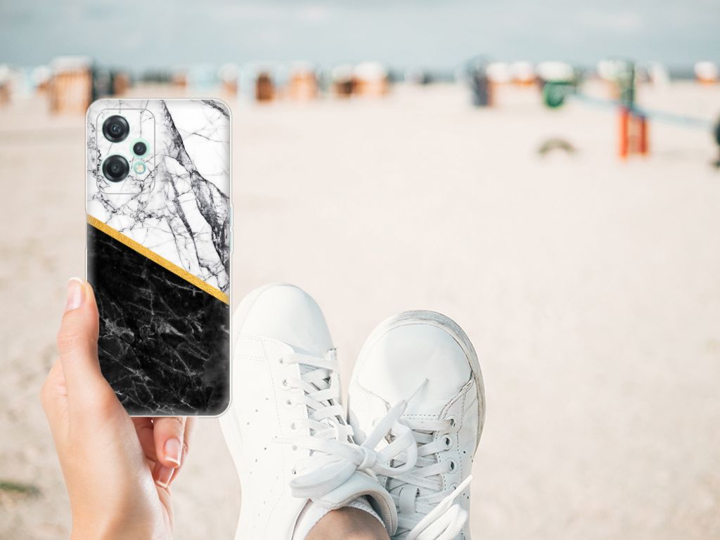 OnePlus Nord CE 2 Lite TPU Siliconen Hoesje Marmer Wit Zwart ontwerp hand vastgehouden smartphone strand