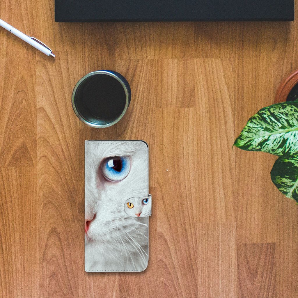OnePlus Nord CE 3 Lite Telefoonhoesje met Pasjes Witte Kat met unieke ogen, perfect cadeau voor bescherming en gebruiksgemak.
