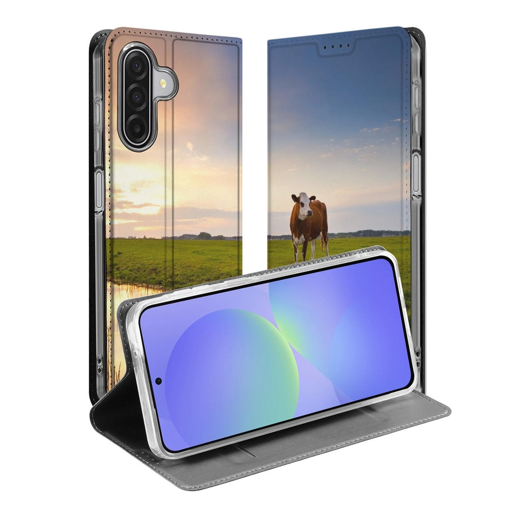 Samsung Galaxy A17 Flip Style Cover Koe landschap ondergang