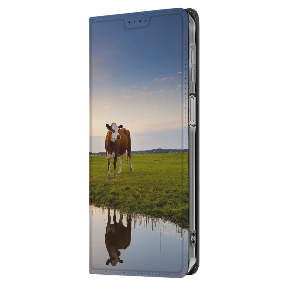 Samsung Galaxy A17 Flip Style Cover Koe ontwerp van grazende koe in plattelandszicht met ondergang reflection