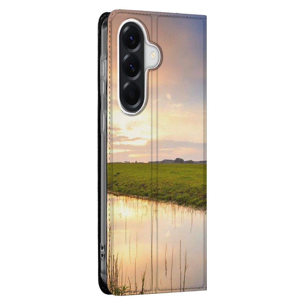 Samsung Galaxy A37 Book Cover Koe graasende koeienlandschap vooraanzicht.