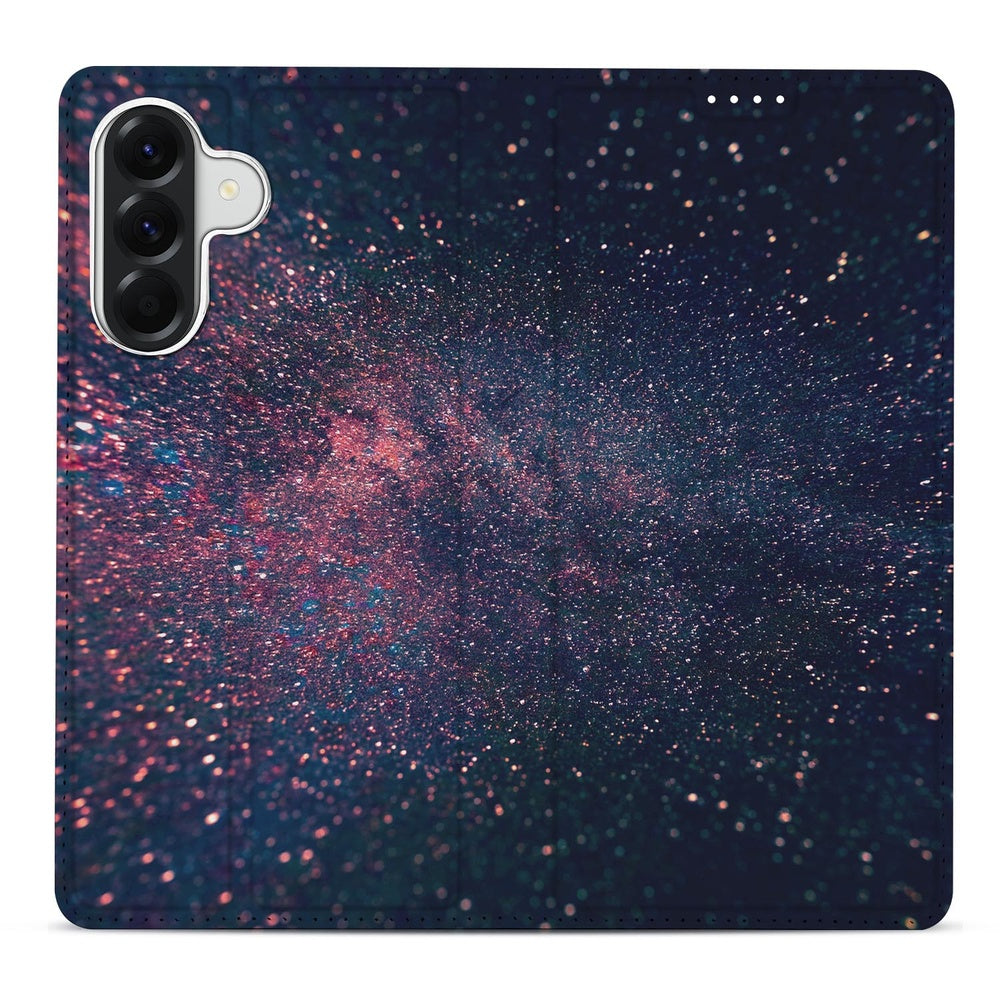 Samsung Galaxy A37 Book Case Stars inktzwarte achtergrond met paarse en blauwe sterrenprint vooraanzicht.
