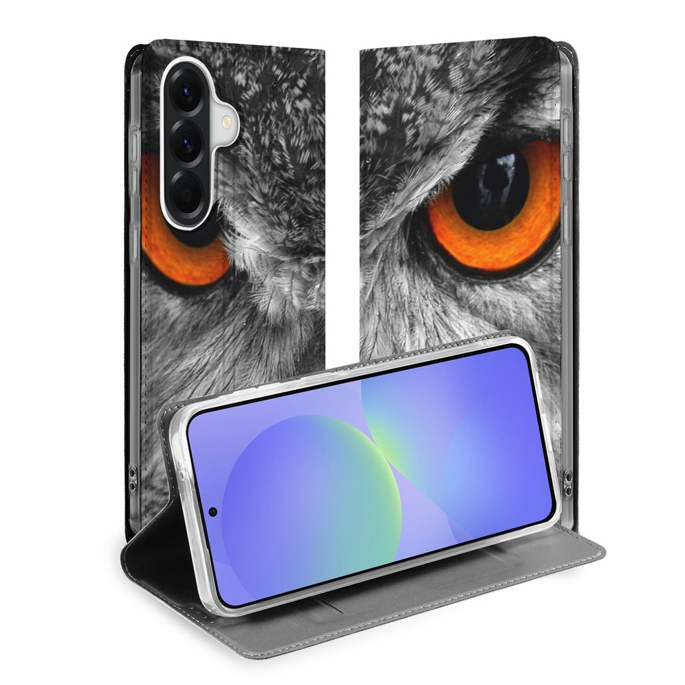 Samsung Galaxy A37 Book Case Uil Vooransicht met opvallende uilprint en intense ogen.