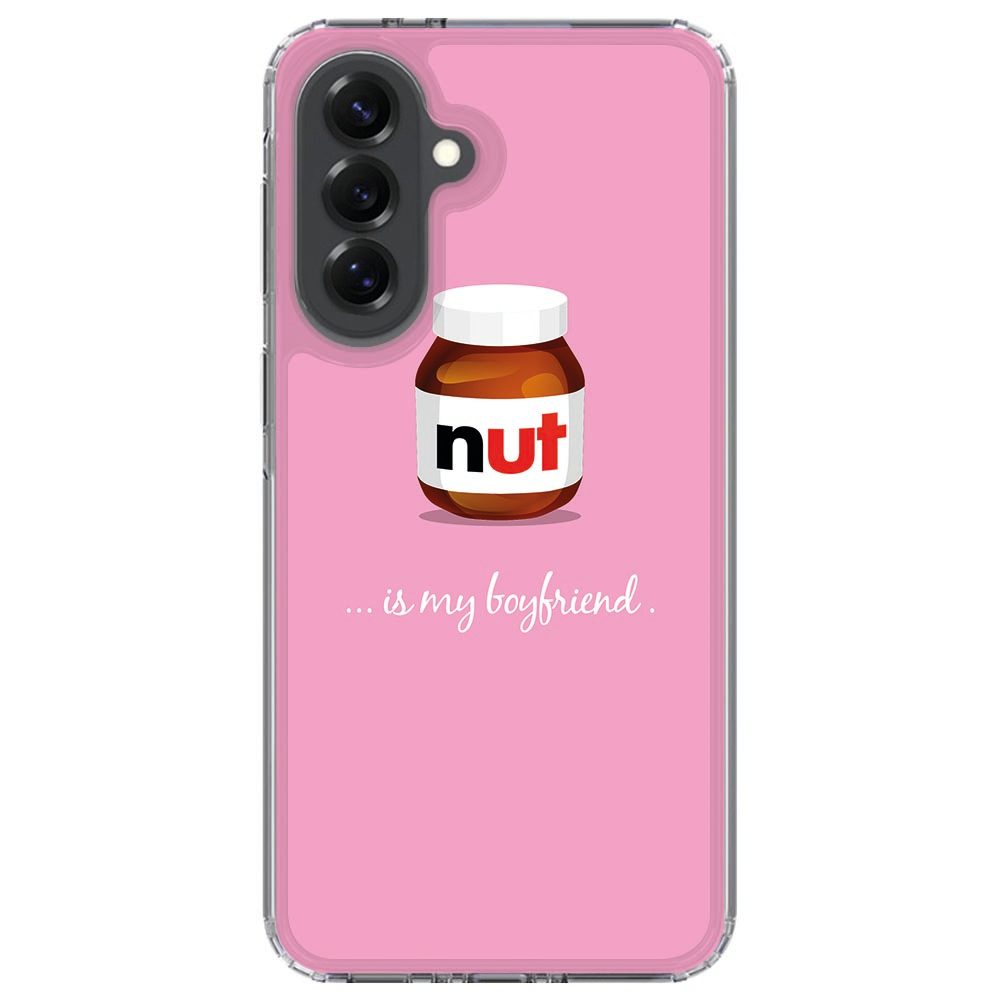 Samsung Galaxy A37 met het Nut Boyfriend hoesje erom, licht gedraaid zij-aanzicht